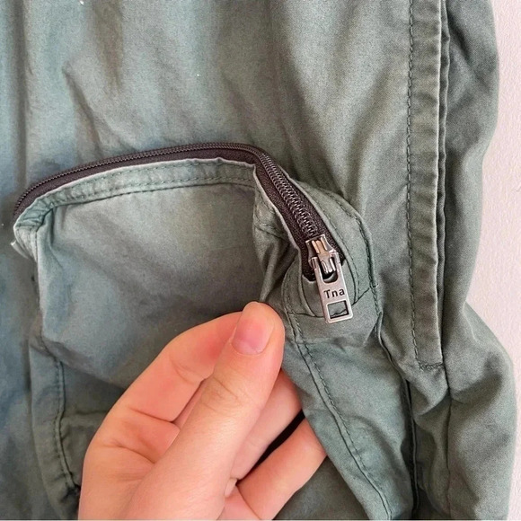 Aritzia TNA Cargo High Waisted Shorts Army Green Black Pocket Gorpcore XXS - Picture 3 of 10